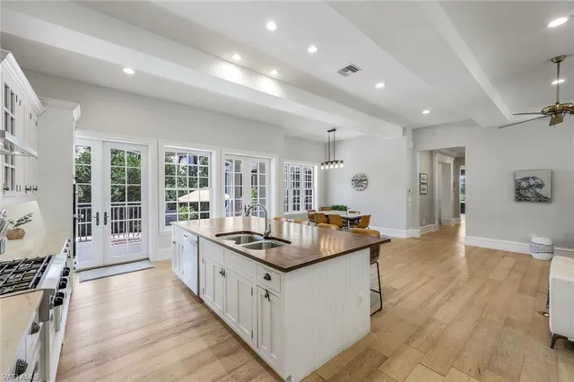 $8,390,000 | 1550 Gordon Drive, Naples, FL 34102