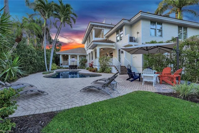 $8,390,000 | 1550 Gordon Drive, Naples, FL 34102