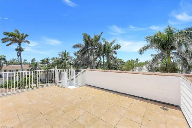 $8,390,000 | 1550 Gordon Drive, Naples, FL 34102