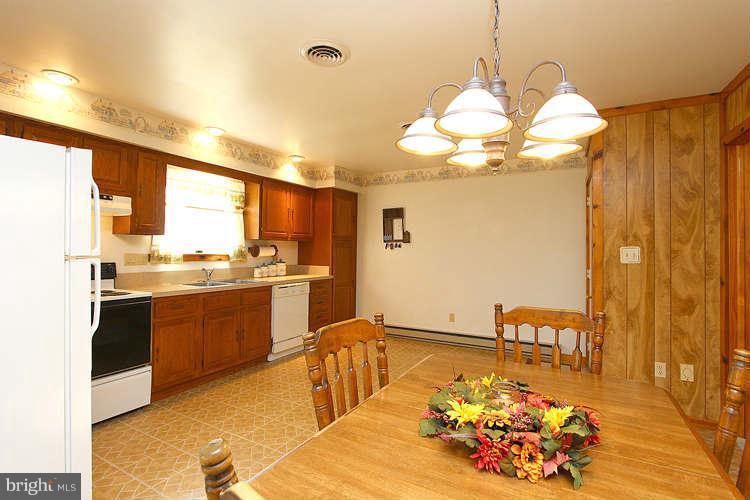 6041 A Old Bohn Road Mount Airy, MD 21771 - Photo 11 of 29 Kitchen
