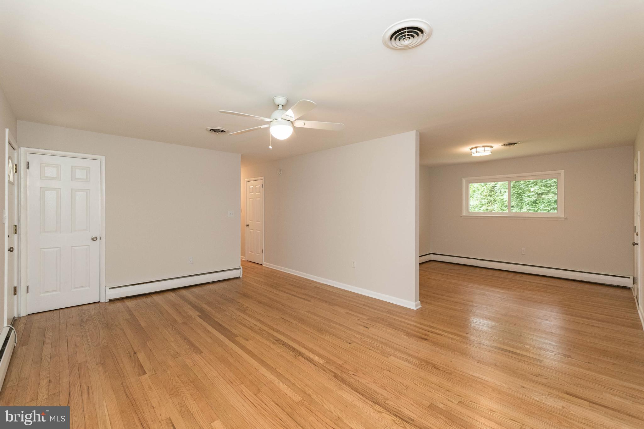 605 Dover Road Pasadena, MD 21122 - Photo 11 of 25 Living Room/dining room