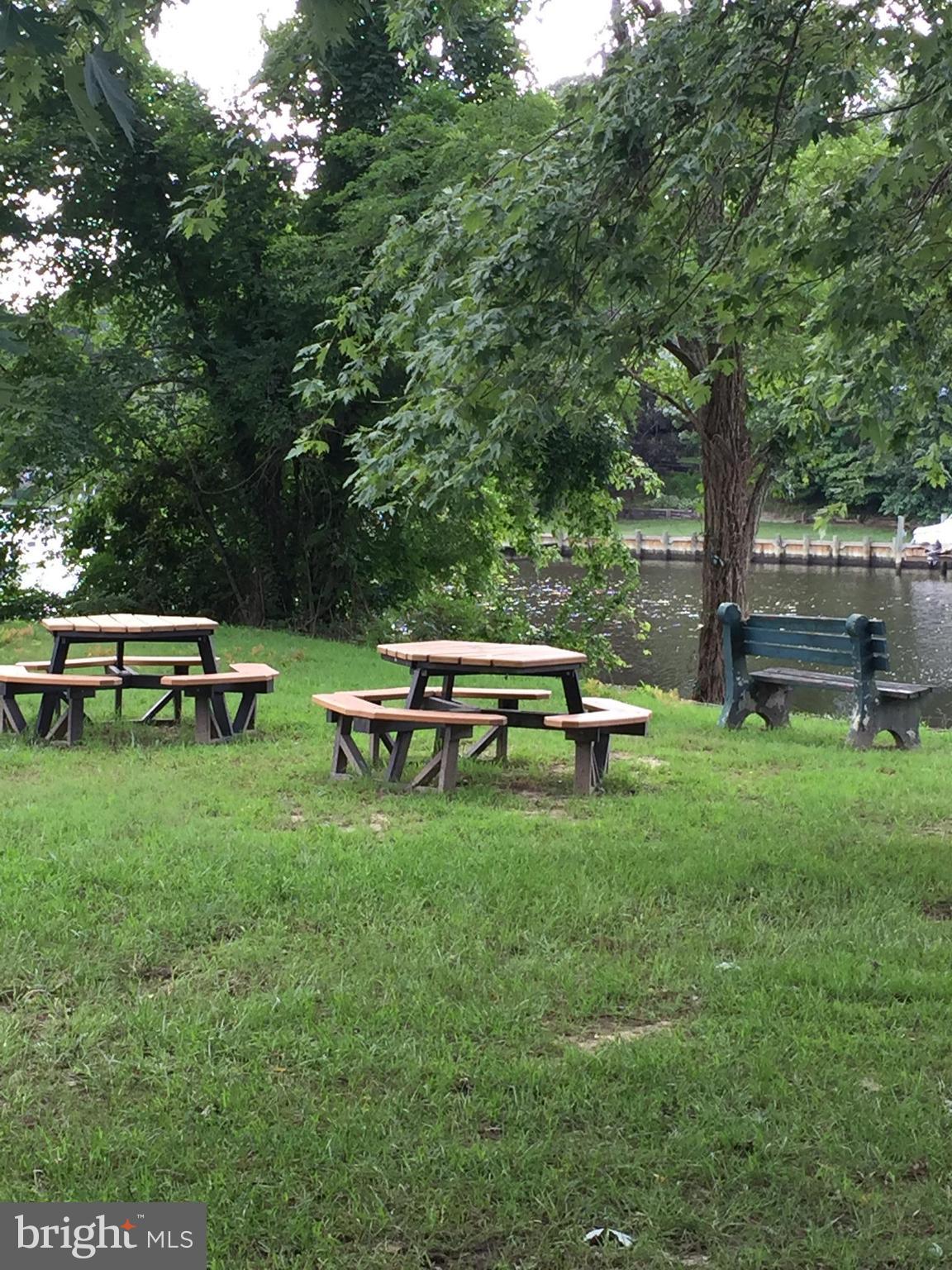 605 Dover Road Pasadena, MD 21122 - Photo 24 of 25 Picnic area