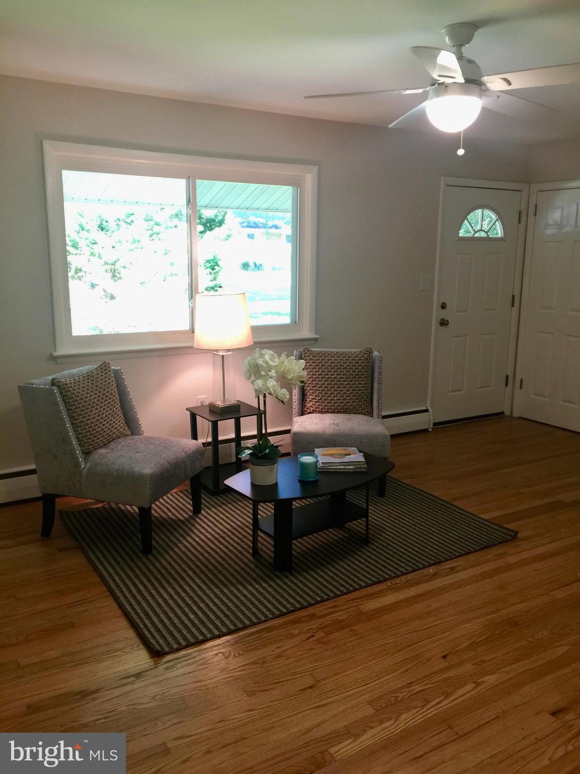 605 Dover Road Pasadena, MD 21122 - Photo 7 of 25 Living Room