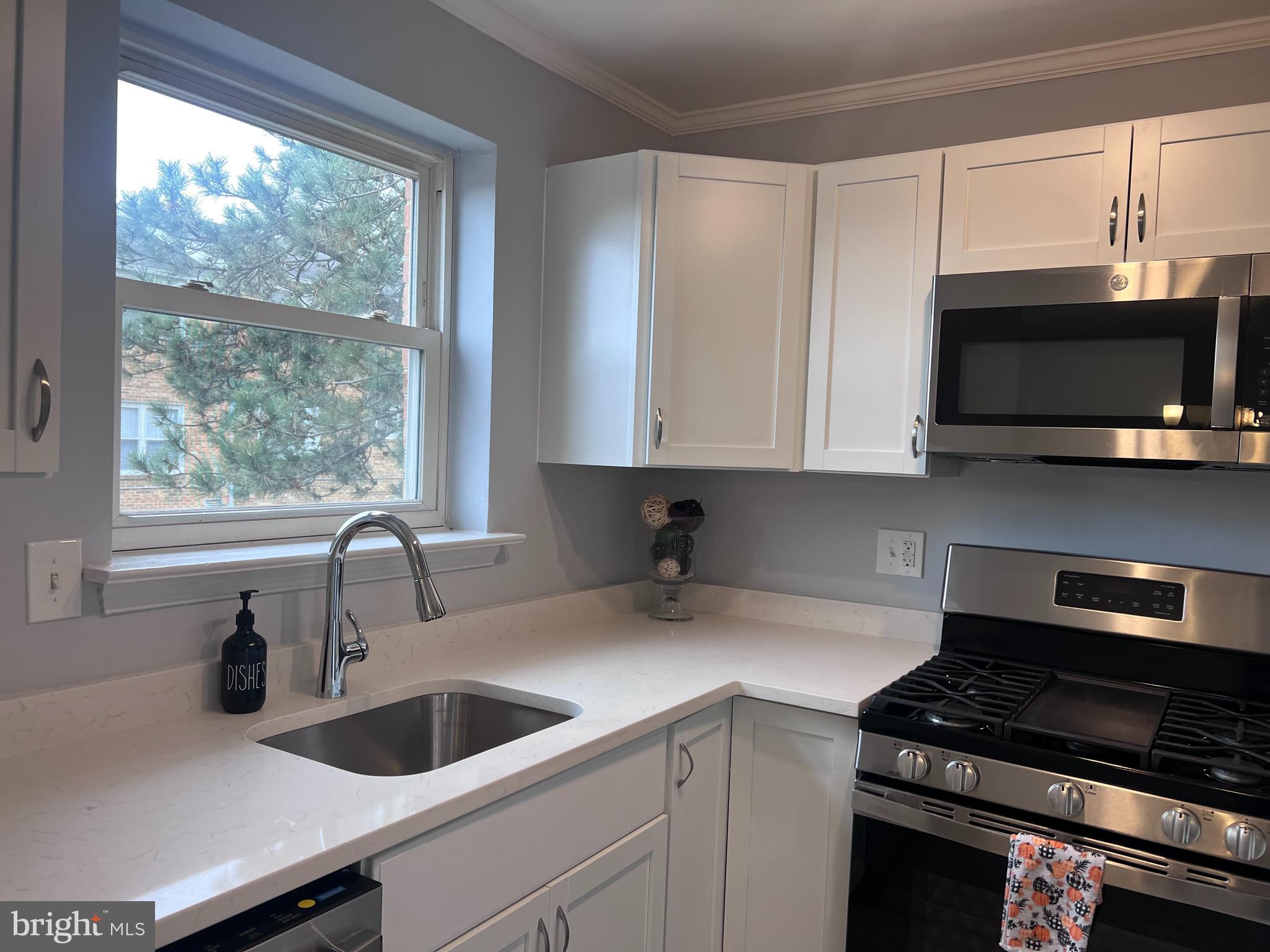 1873 Addison Road South District Heights, MD 20747 - Photo 3 of 18