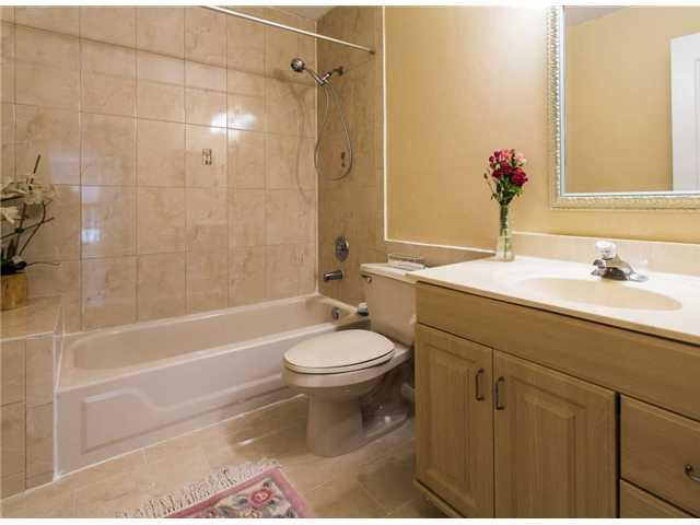 11230 Renaissance Road Hollywood, FL 33026 - Photo 11 of 14 Bathroom