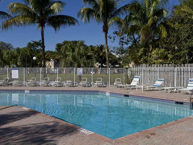 11230 Renaissance Road Hollywood, FL 33026 - Photo 14 of 14 Pool