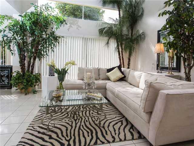 11230 Renaissance Road Hollywood, FL 33026 - Photo 3 of 14 Living Room