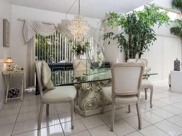 11230 Renaissance Road Hollywood, FL 33026 - Photo 4 of 14 Dining Room