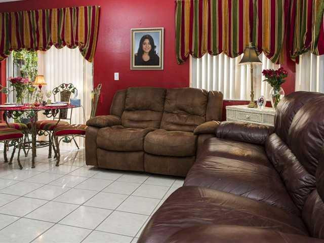 11230 Renaissance Road Hollywood, FL 33026 - Photo 5 of 14 Family/Great Room