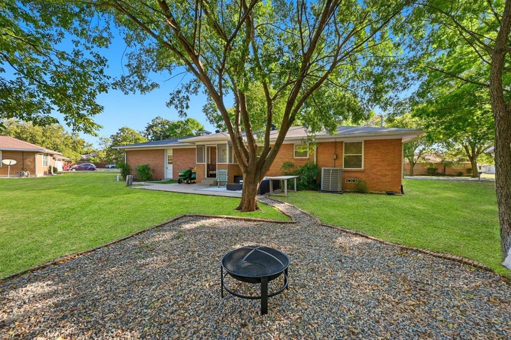 450 Kelly Lane Van Alstyne, TX 75495 - Photo 13 of 16 a view of a house with backyard and a tree