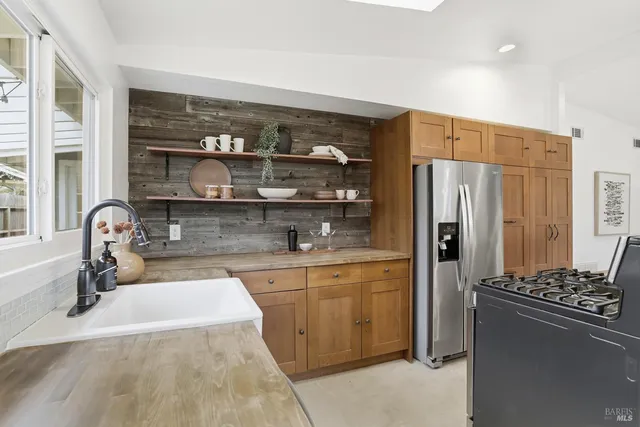 $999,000 | 868 Rincon Way, San Rafael, CA 94903