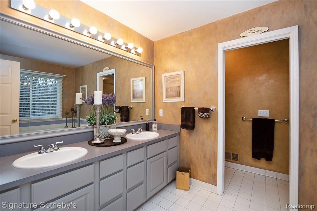 6833 Woodcrest Ridge Clarkston, MI 48346 - Photo 18 of 36 17.jpg