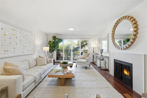 $959,000 | 222 7th Street, Unit 202, Santa Monica, CA 90402