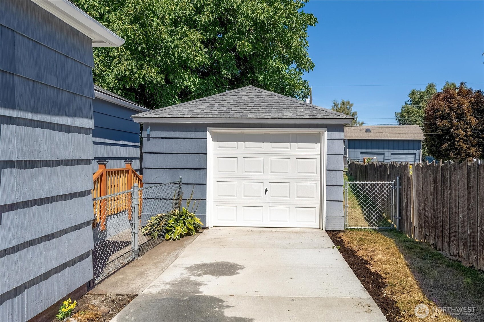 2938 Washington Way Longview, WA 98632 - Photo 16 of 21 a backyard of a house