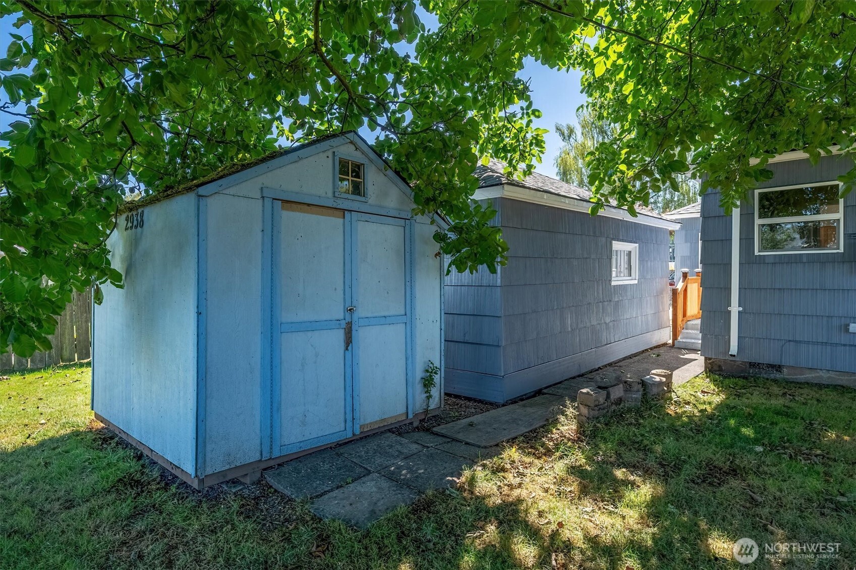 2938 Washington Way Longview, WA 98632 - Photo 17 of 21 a view of backyard with potted plants and large tree