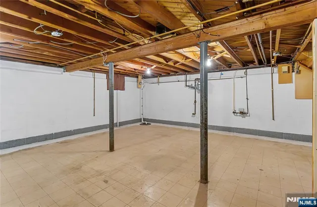 $649,000 | 407 Van Luyn Terrace, Saddle Brook, NJ 07663