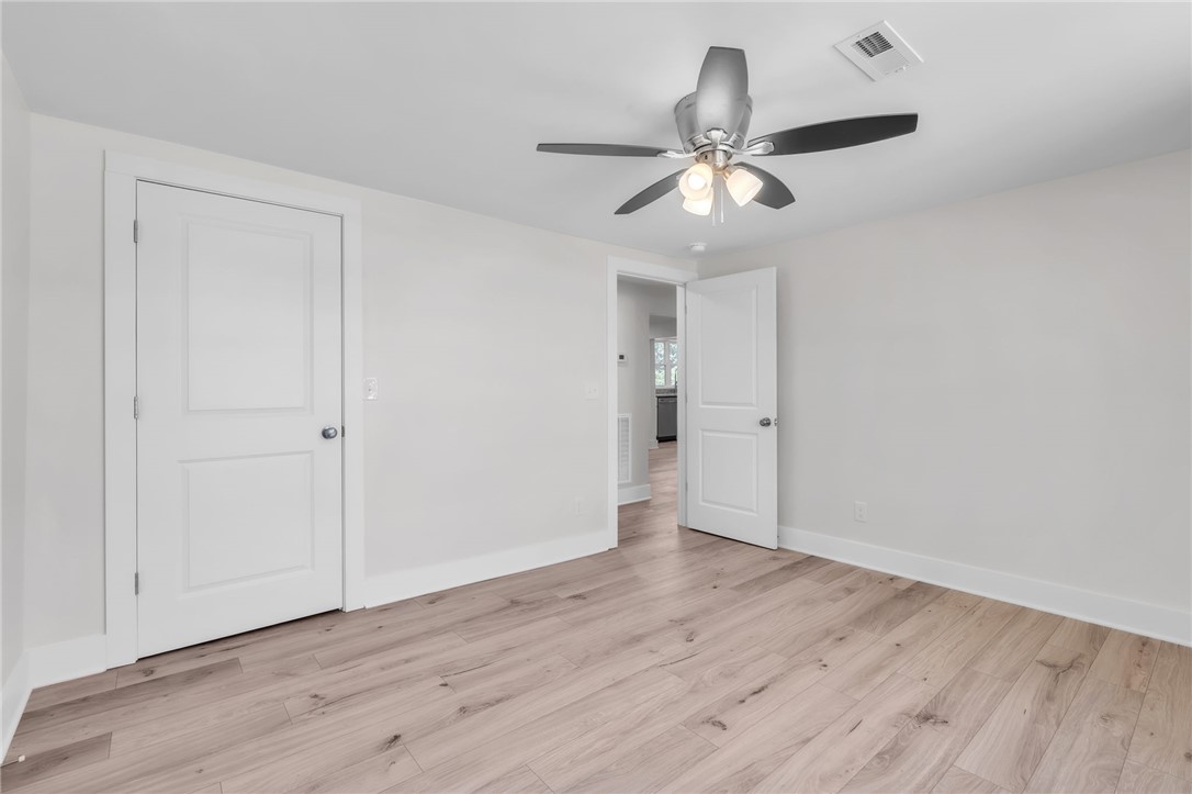 7 Beaverdam Road Williamston, SC 29697 - Photo 20 of 27 Neutral tones and rich LVP flooring create an inviting blank canvas in this adaptable room.