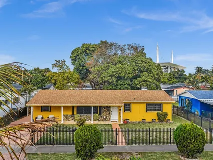 $548,900 | 2285 Northwest 195th Street, Miami Gardens, FL 33056