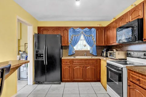 $548,900 | 2285 Northwest 195th Street, Miami Gardens, FL 33056