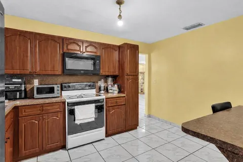 $548,900 | 2285 Northwest 195th Street, Miami Gardens, FL 33056