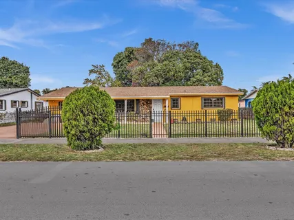 $548,900 | 2285 Northwest 195th Street, Miami Gardens, FL 33056