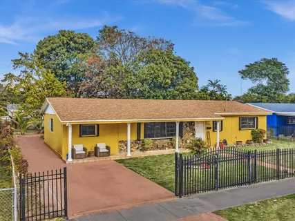 $548,900 | 2285 Northwest 195th Street, Miami Gardens, FL 33056