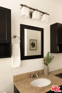 $500,000 | 3641 Kalsman Drive, Unit 4, Los Angeles, CA 90016