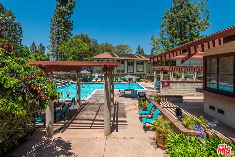 $500,000 | 3641 Kalsman Drive, Unit 4, Los Angeles, CA 90016