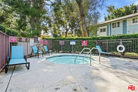 $500,000 | 3641 Kalsman Drive, Unit 4, Los Angeles, CA 90016