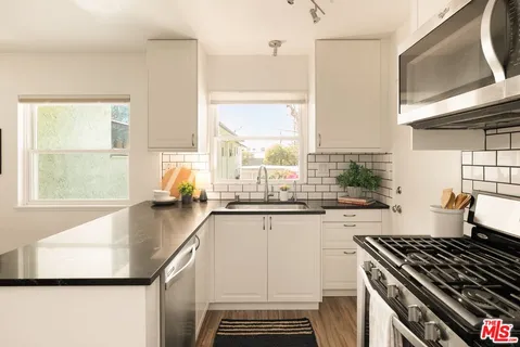 $500,000 | 3641 Kalsman Drive, Unit 4, Los Angeles, CA 90016