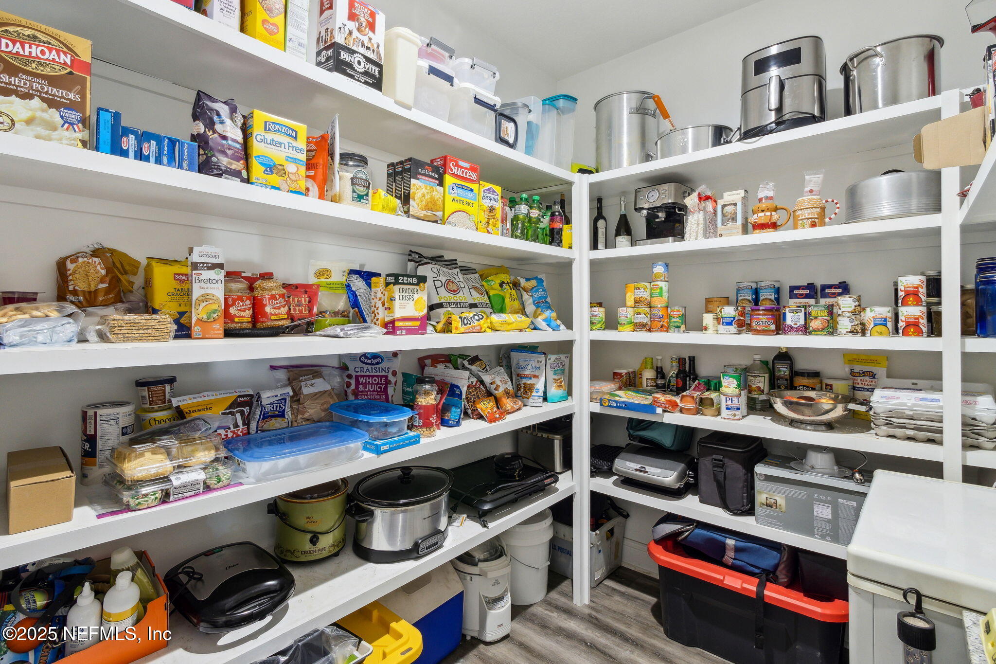 3303 Henry Lee Road Hilliard, FL 32046 - Photo 19 of 35 a room with many shelves