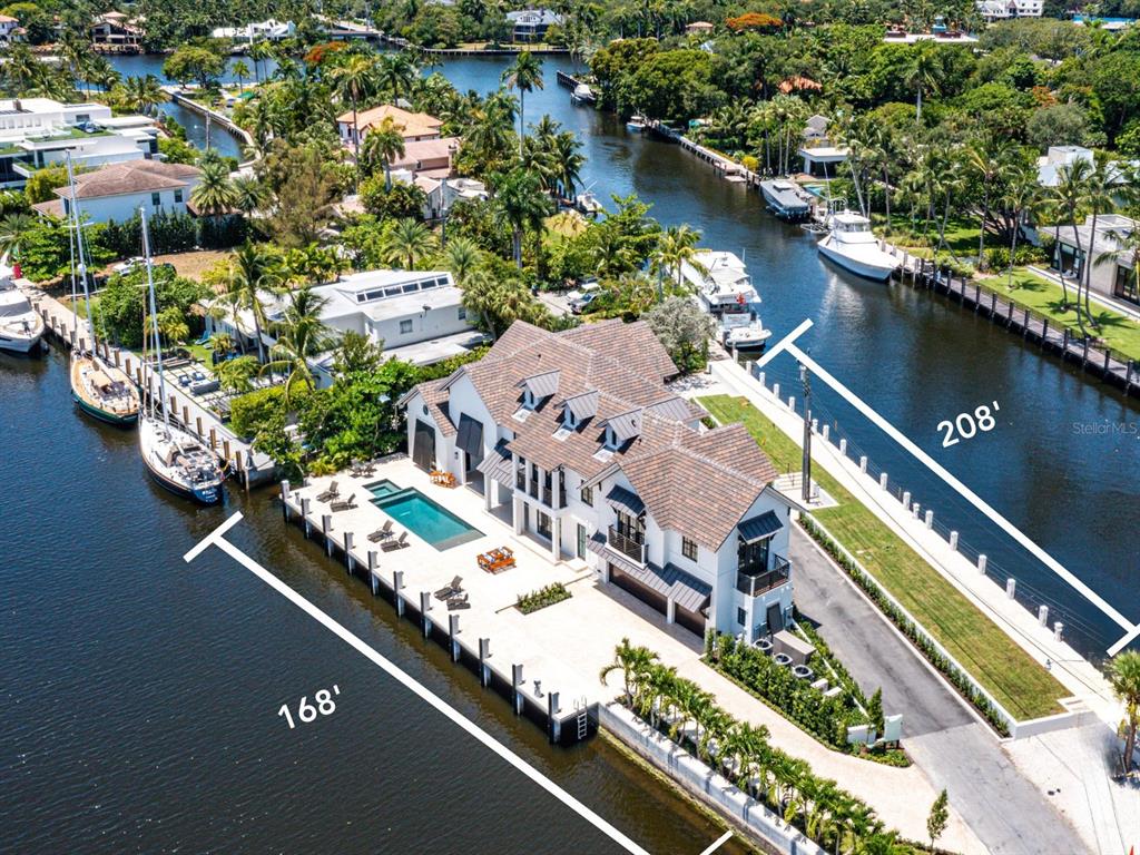 Two full-service docks on the west and east sides, boasting an impressive 376 feet of water frontage, catering to boaters and watersport enthusiasts alike.