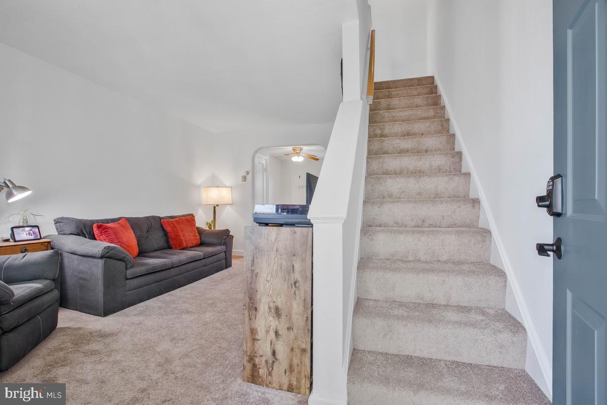 3574 Benzinger Road Baltimore, MD 21229 - Photo 5 of 29 Inviting entryway with cozy charm.