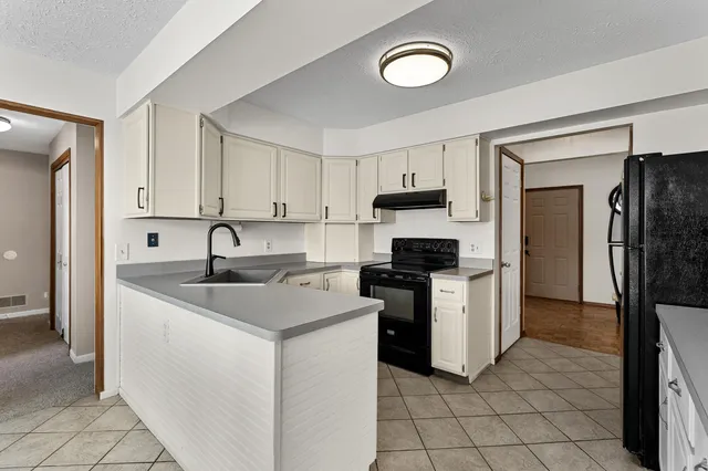 $395,000 | 9445 Treetop Drive, Galesburg, MI 49053