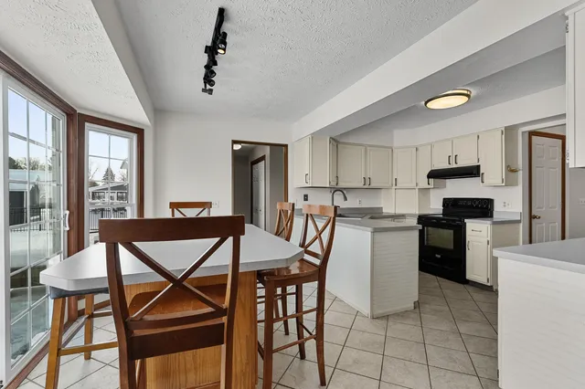 $395,000 | 9445 Treetop Drive, Galesburg, MI 49053