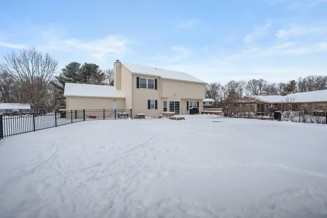 $395,000 | 9445 Treetop Drive, Galesburg, MI 49053