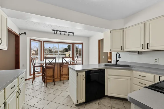 $395,000 | 9445 Treetop Drive, Galesburg, MI 49053