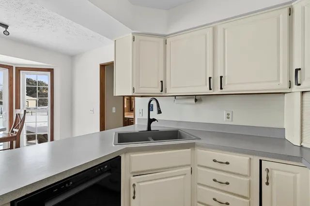 $395,000 | 9445 Treetop Drive, Galesburg, MI 49053