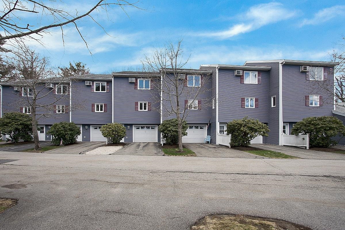 81 Seabury Hampton, NH 03842 - Photo 3 of 38