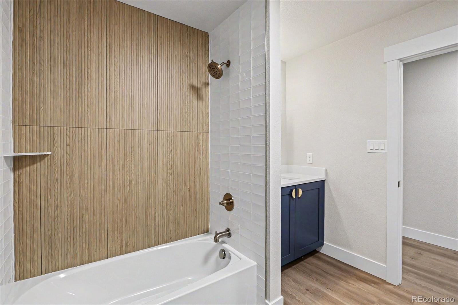 809 Gallup Road Fort Collins, CO 80521 - Photo 11 of 20 a bathroom with a bathtub