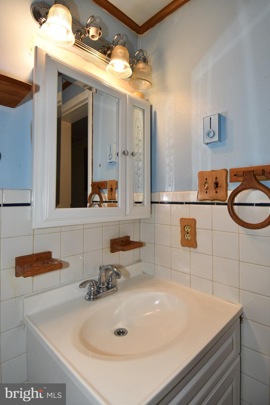 987 Ramoth Church Road Fredericksburg, VA 22406 - Photo 19 of 37 Bathroom