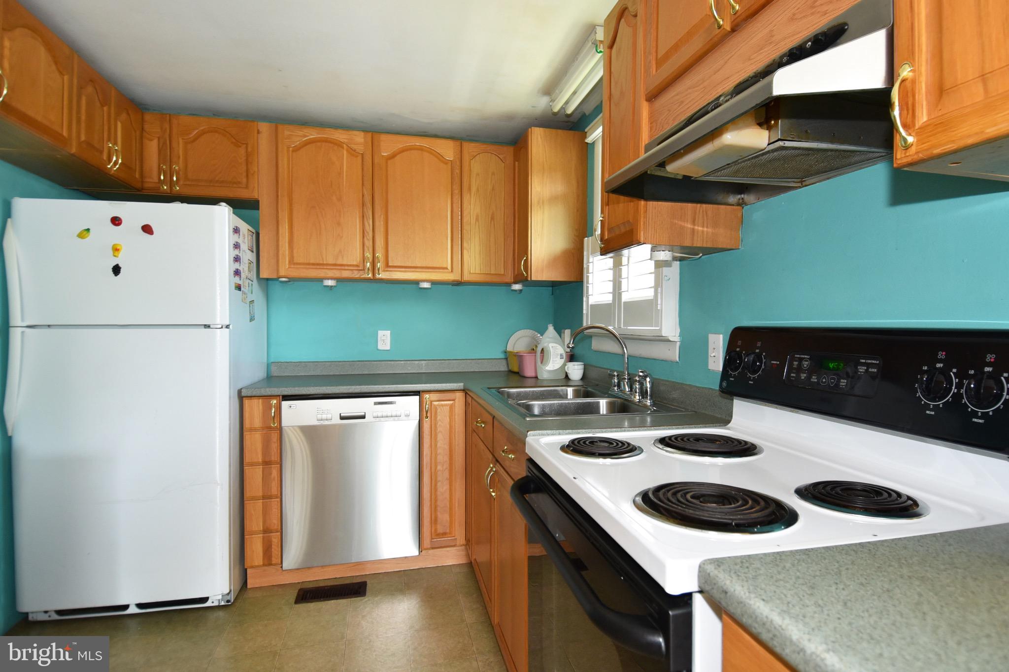 987 Ramoth Church Road Fredericksburg, VA 22406 - Photo 7 of 37 Kitchen