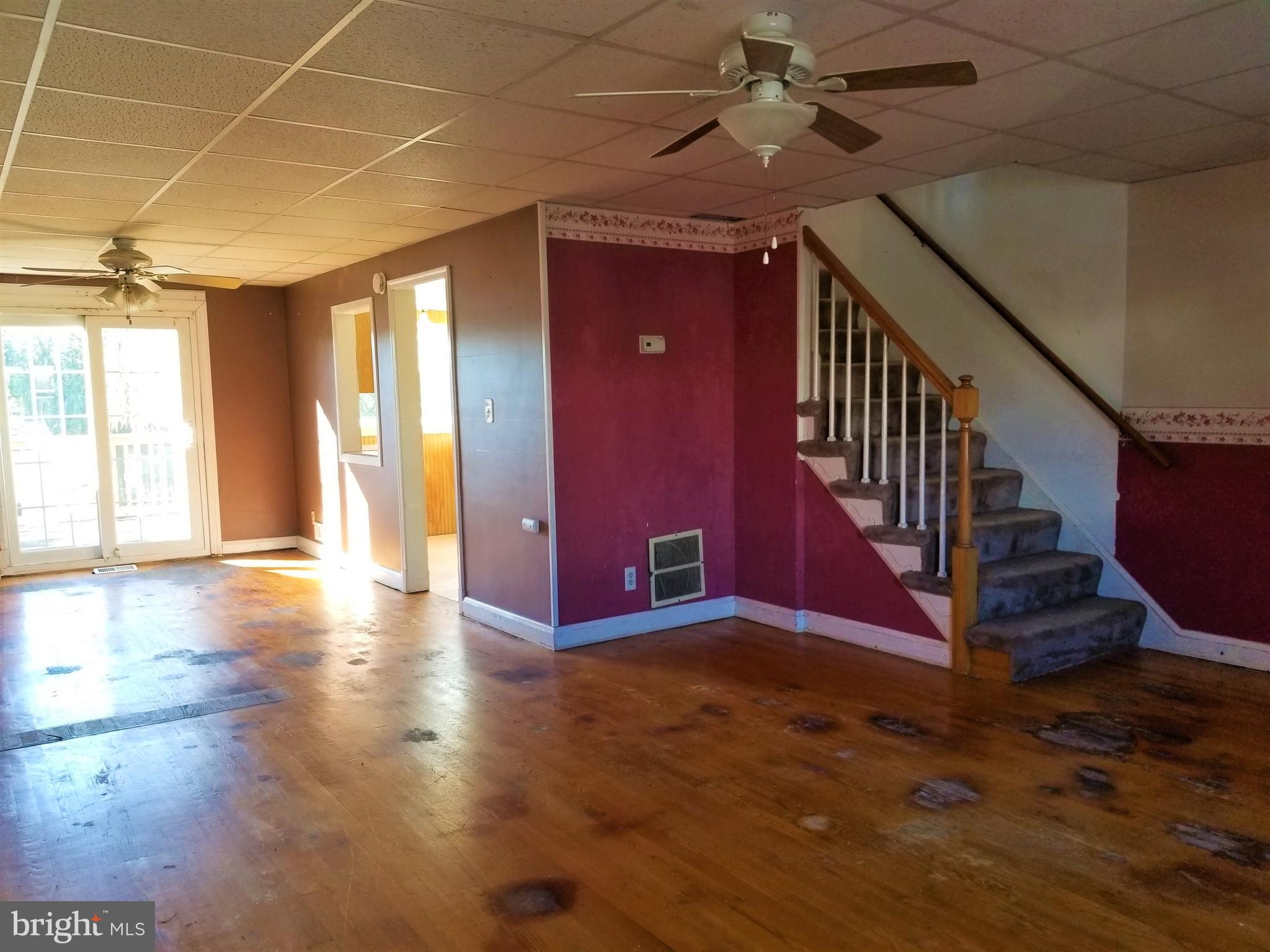 1904 Church Road Baltimore, MD 21222 - Photo 3 of 27 Living Room