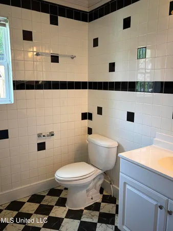 $950 | 2712 North 14th Street, Ocean Springs, MS 39564