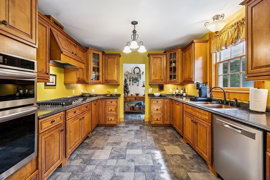 36 Mill Road West Brookfield, MA 01585 - Photo 6 of 41 Gallery Image 6