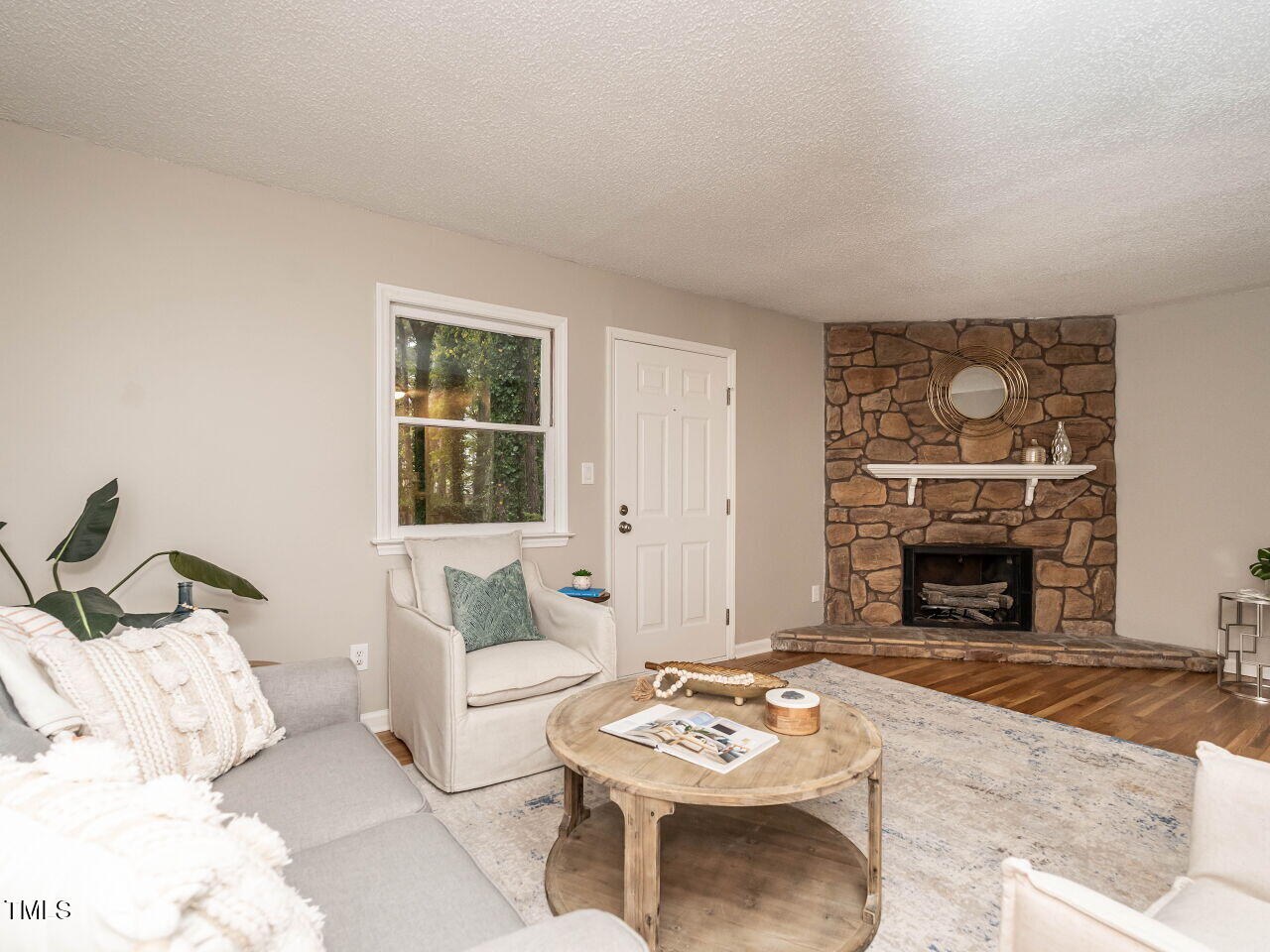 6902 Falls Of Neuse Road Raleigh, NC 27615 - Photo 18 of 28 016-1280x960-family-room