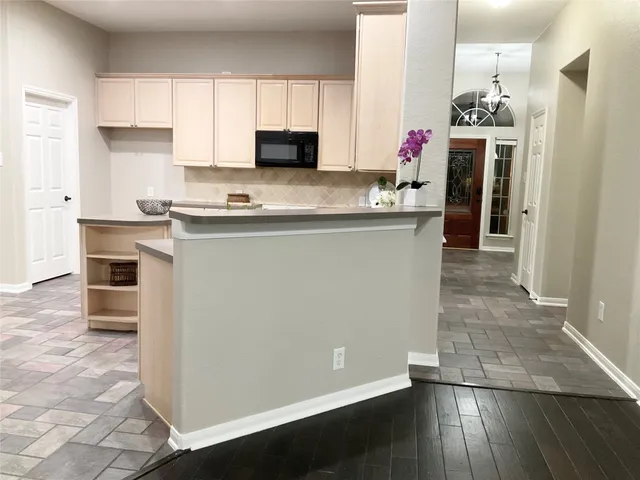 $2,500 | 43 North Merryweather Circle, The Woodlands, TX 77384