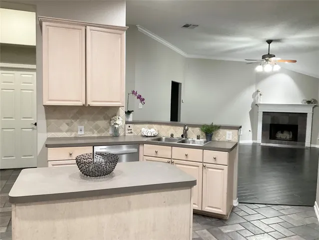 $2,500 | 43 North Merryweather Circle, The Woodlands, TX 77384