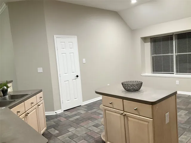 $2,500 | 43 North Merryweather Circle, The Woodlands, TX 77384