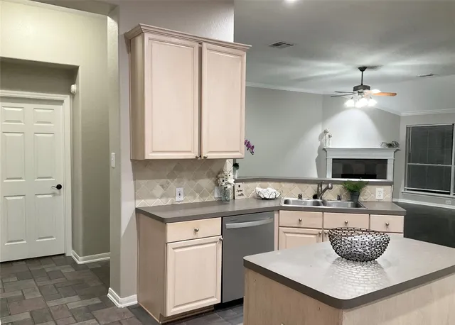 $2,500 | 43 North Merryweather Circle, The Woodlands, TX 77384